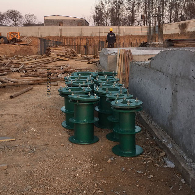 鞏(gǒng)義特殊(shū)教育新校消(xiāo)防水(shuǐ)池柔性防水套管供貨現場